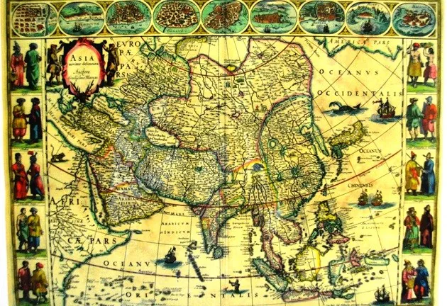 Bản đồ Asia noviter delineata do Willem Janszoom Blaeu vẽ năm 1630. Trên bản đồ này, tác giả phân biệt khá rõ các quần đảo nằm ở ngoài khơi miền Trung Việt Nam, trong đó có Hoàng Sa, Trường Sa.