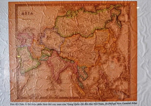 Bản đồ đế chế Trung Hoa thể hiện phần lãnh thổ cực nam Trung Quốc chỉ đến đảo Hải Nam, do hãng Business Atlas xuất bản tại Chicago (Mỹ) năm 1904.