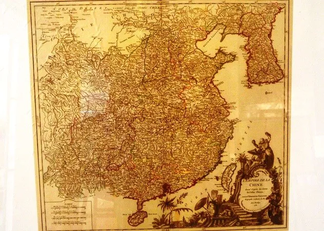 Bản đồ đế chế Trung Hoa do Goegraphe ordinaire du Roi in tại Pháp năm 1751 thể hiện lãnh thổ Trung Hoa kết thúc ở đảo Hải Nam.