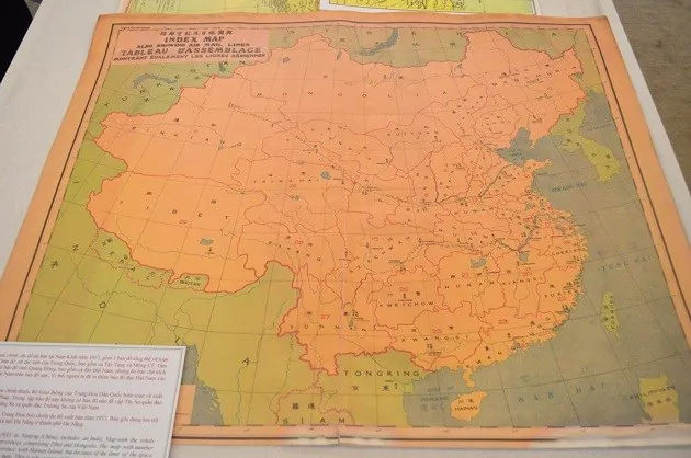 Trong tập “Bản đồ Trung Hoa bưu chính dư đồ” tái bản tại Nam Kinh năm 1933, cũng không có bản đồ nào đề cập Tây Sa quần đảo và Nam Sa quần đảo như cách gọi hiện nay của Trung Quốc.