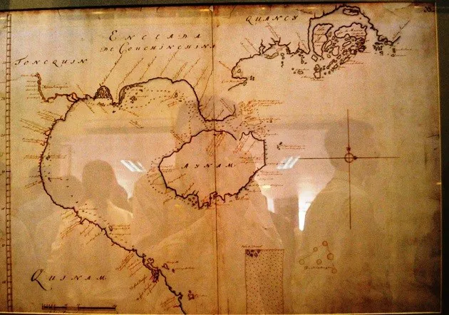 Đặc biệt, đây là tấm bản đồ do Thủ tướng Vương quốc Hà Lan Mark Rutte tặng Thủ tướng Việt Nam Nguyễn Tấn Dũng vào ngày 29/9/2011. Bản đồ này minh chứng Hoàng Sa, Trường Sa thuộc lãnh thổ Việt Nam.