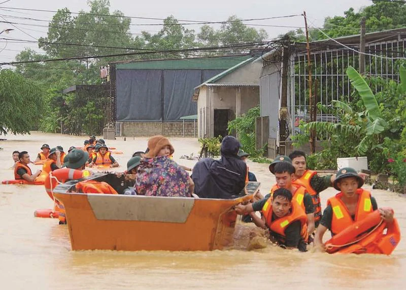 Công tác cứu trợ thực địa tại vùng ngập lũ tại miền BắcẢnh: sưu tầm