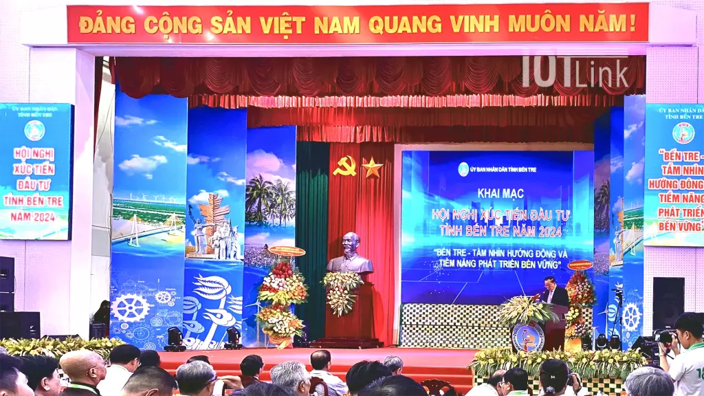 Hình 1: Ông Trần Ngọc Tam - Chủ tịch UBND tỉnh Bến Tre phát biểu khai mạc Hội nghị XTĐT